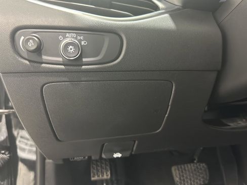 Used 2020 Chevrolet Malibu LT image 17