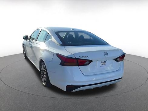 Used 2025 Nissan Altima 2.5 SV image 11
