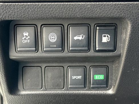 Used 2020 Nissan Rogue SV image 24