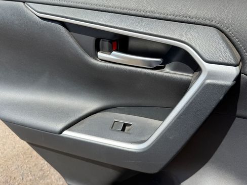 Used 2019 Toyota RAV4 Limited w/ Advanced Technology Package FWD image 13