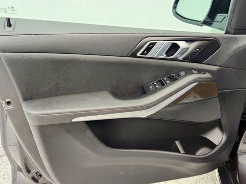 Used 2022 BMW X5 xDrive40i w/ Premium Package image 11