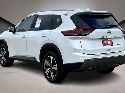 Certified 2025 Nissan Rogue SL w/ Tech Package AWD/4WD image 4