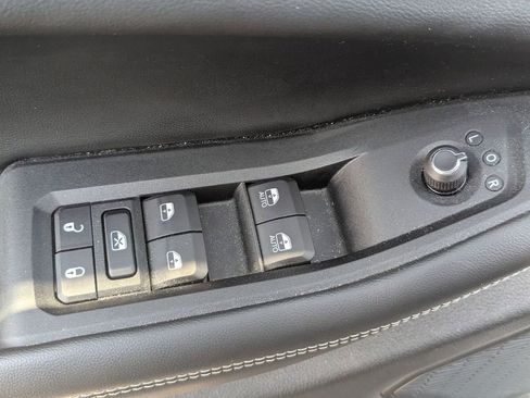 Used 2023 Jeep Grand Cherokee Limited w/ Black Appearance Package image 16