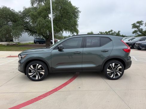 Certified 2026 Volvo XC40 B5 Plus w/ Climate Package AWD/4WD image 3