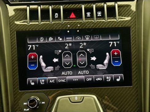 Used 2023 Lamborghini Urus Performante AWD/4WD image 16