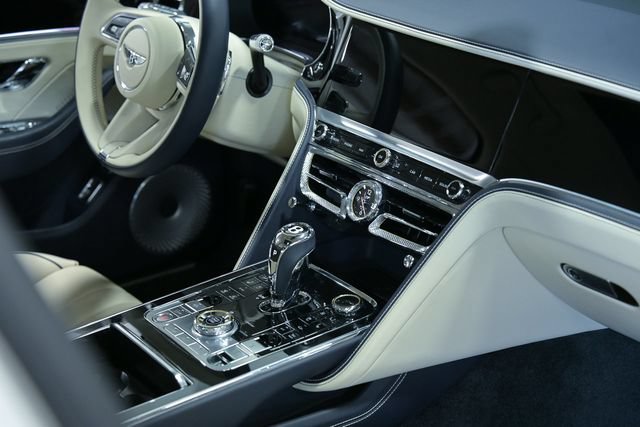 Used 2024 Bentley Flying Spur V8 AWD/4WD image 42