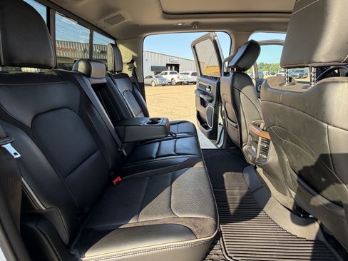 Used 2022 RAM 1500 Laramie AWD/4WD image 43