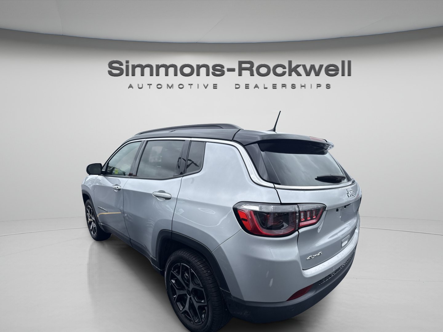 Used 2025 Jeep Compass Limited AWD/4WD image 2
