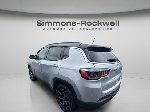 Used 2025 Jeep Compass Limited AWD/4WD image 2