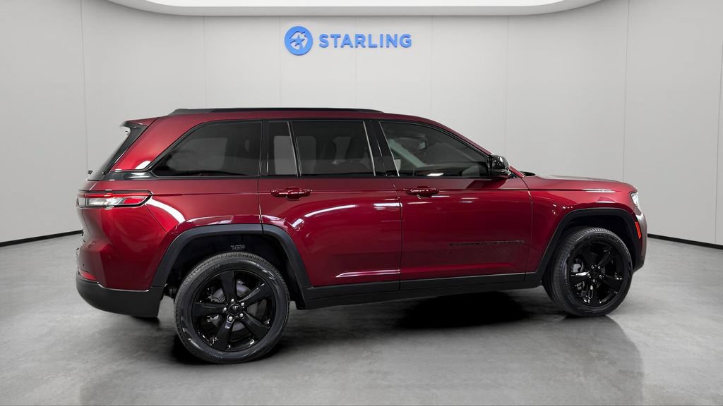 Used 2023 Jeep Grand Cherokee Limited w/ Black Appearance Package RWD image 10