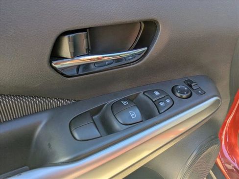 Used 2020 Nissan Kicks SV image 12