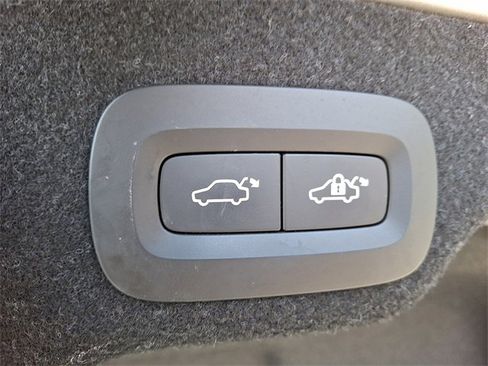 Used 2018 Volvo S90 T6 Inscription w/ Convenience Package image 27