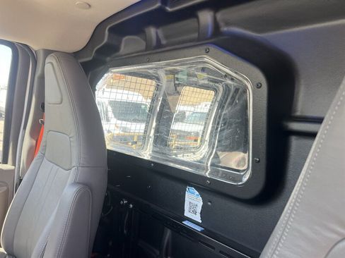 Used 2018 Chevrolet Express 2500 w/ Driver Convenience Package RWD image 19
