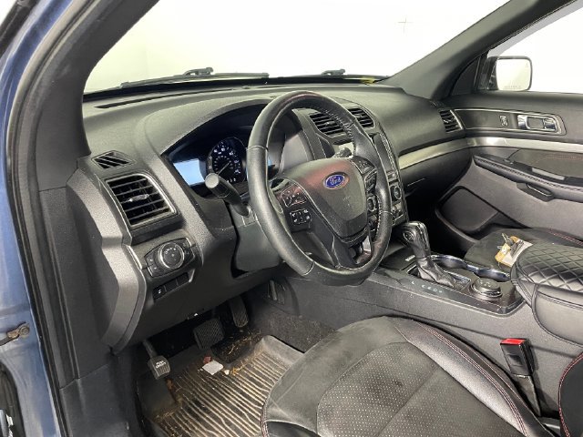 Used 2018 Ford Explorer XLT w/ Equipment Group 202A AWD/4WD image 3