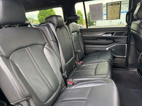Used 2024 Jeep Wagoneer L Series II w/ Flexible Seating Group AWD/4WD image 31