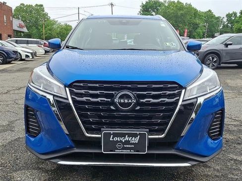 Used 2022 Nissan Kicks SV image 2