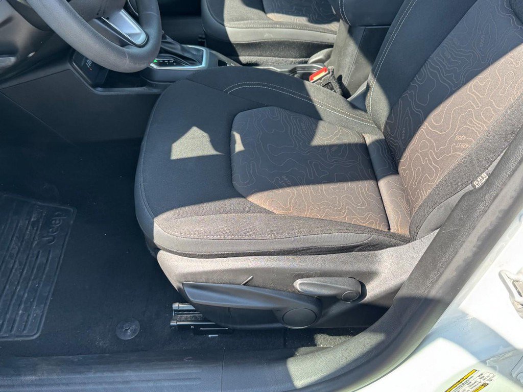 Used 2023 Jeep Renegade Latitude AWD/4WD image 25