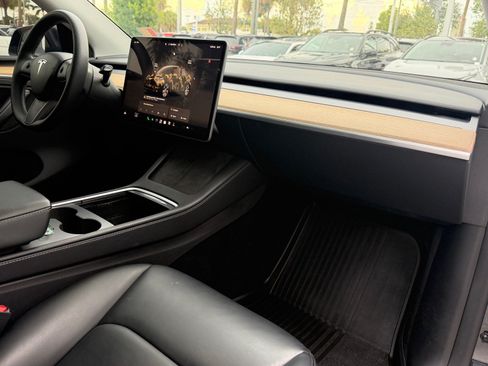 Used 2024 Tesla Model Y Long Range AWD/4WD image 29
