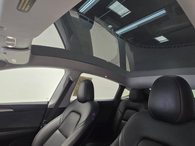 Used 2024 Tesla Model Y Long Range AWD/4WD image 17