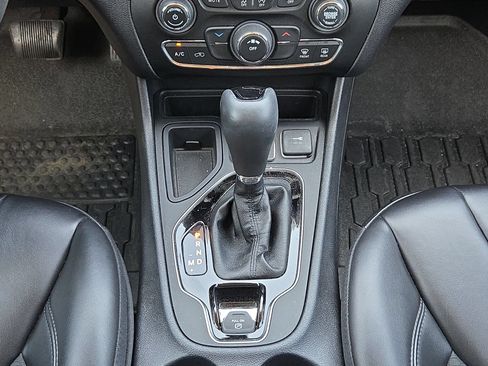 Used 2020 Jeep Cherokee Latitude Plus FWD image 19