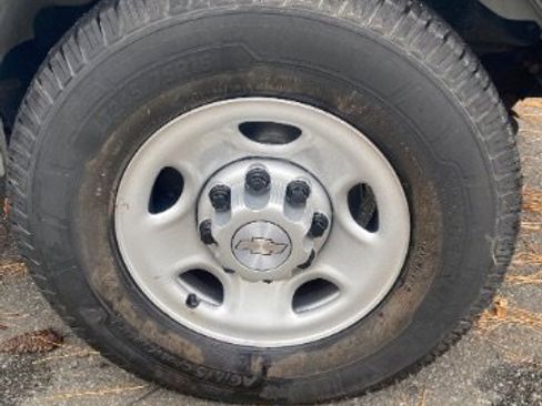 Used 2018 Chevrolet Express 2500 image 28