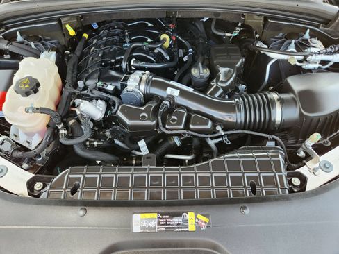 Used 2023 Jeep Grand Cherokee Laredo w/ Luxury Tech Group I RWD image 40