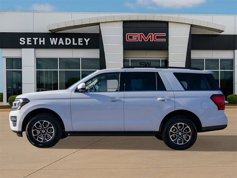 Used 2024 Ford Expedition XLT image 4