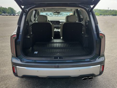 Used 2024 Kia Telluride EX w/ EX Captain's Chair Package AWD/4WD image 18