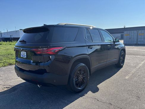 Used 2023 Chevrolet Traverse LT FWD image 7