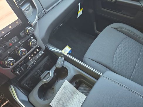 New 2026 RAM 2500 Big Horn AWD/4WD image 25