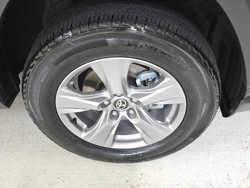 Used 2025 Toyota RAV4 XLE AWD/4WD image 9