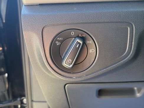 Used 2023 Volkswagen Atlas Cross Sport SE FWD image 22