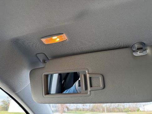 Used 2024 Volkswagen Taos SE image 30