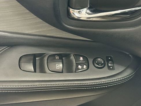 Used 2015 Nissan Murano S image 18