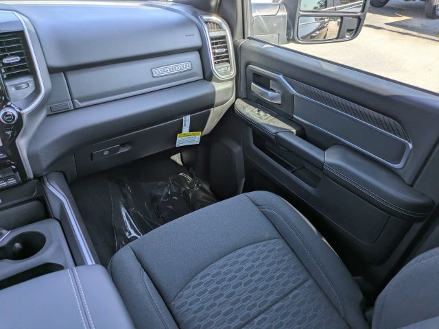 New 2026 RAM 3500 Big Horn AWD/4WD image 17
