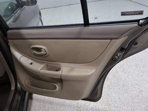 Used 2000 Oldsmobile Intrigue GL FWD image 21