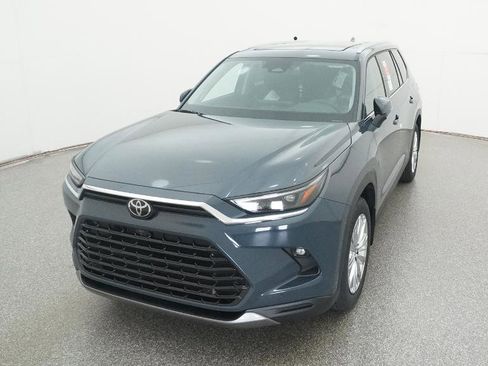 New 2026 Toyota Grand Highlander Platinum image 3