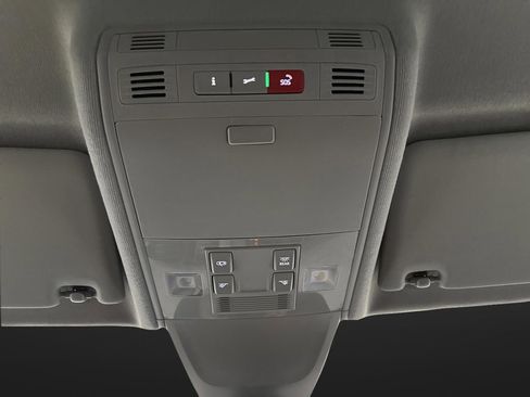 Used 2024 Volkswagen Tiguan S image 24