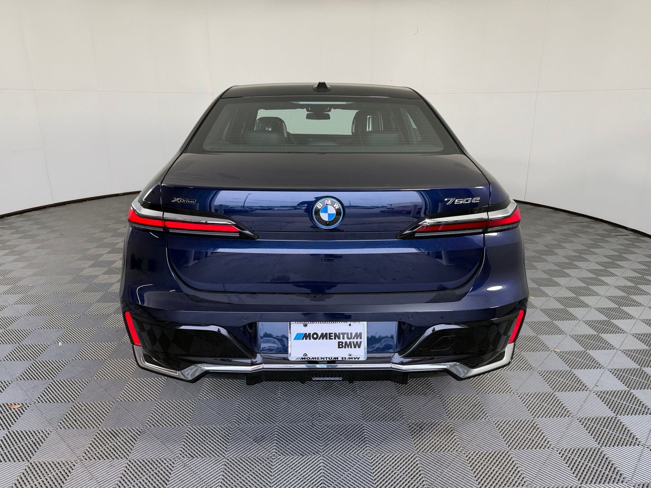 Used 2026 BMW 750e xDrive AWD/4WD image 10