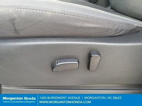 Used 2022 Nissan Frontier SV AWD/4WD image 17