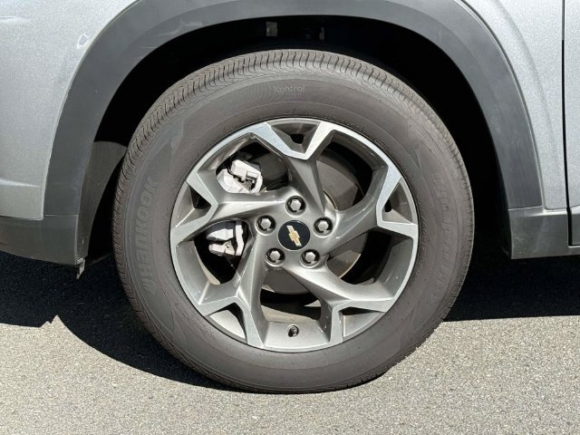 Used 2026 Chevrolet Trax LT FWD image 8