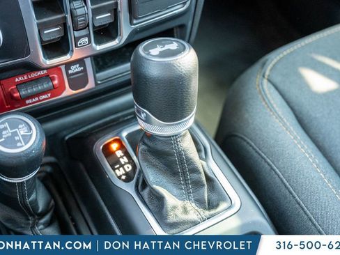 Used 2024 Jeep Wrangler Unlimited image 14