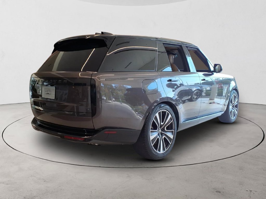 New 2025 Land Rover Range Rover SE AWD/4WD image 5