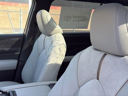 New 2026 Toyota Grand Highlander AWD Hybrid image 21