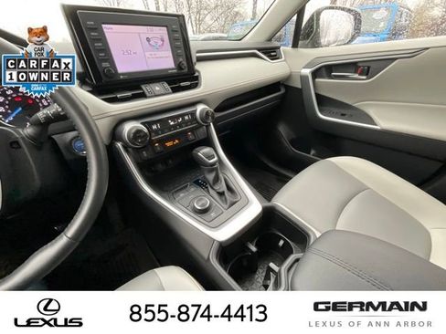 Used 2022 Toyota RAV4 XLE Premium image 19