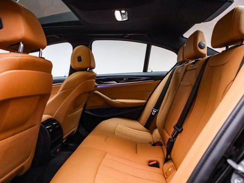 Certified 2023 BMW 530e w/ Convenience Package image 20