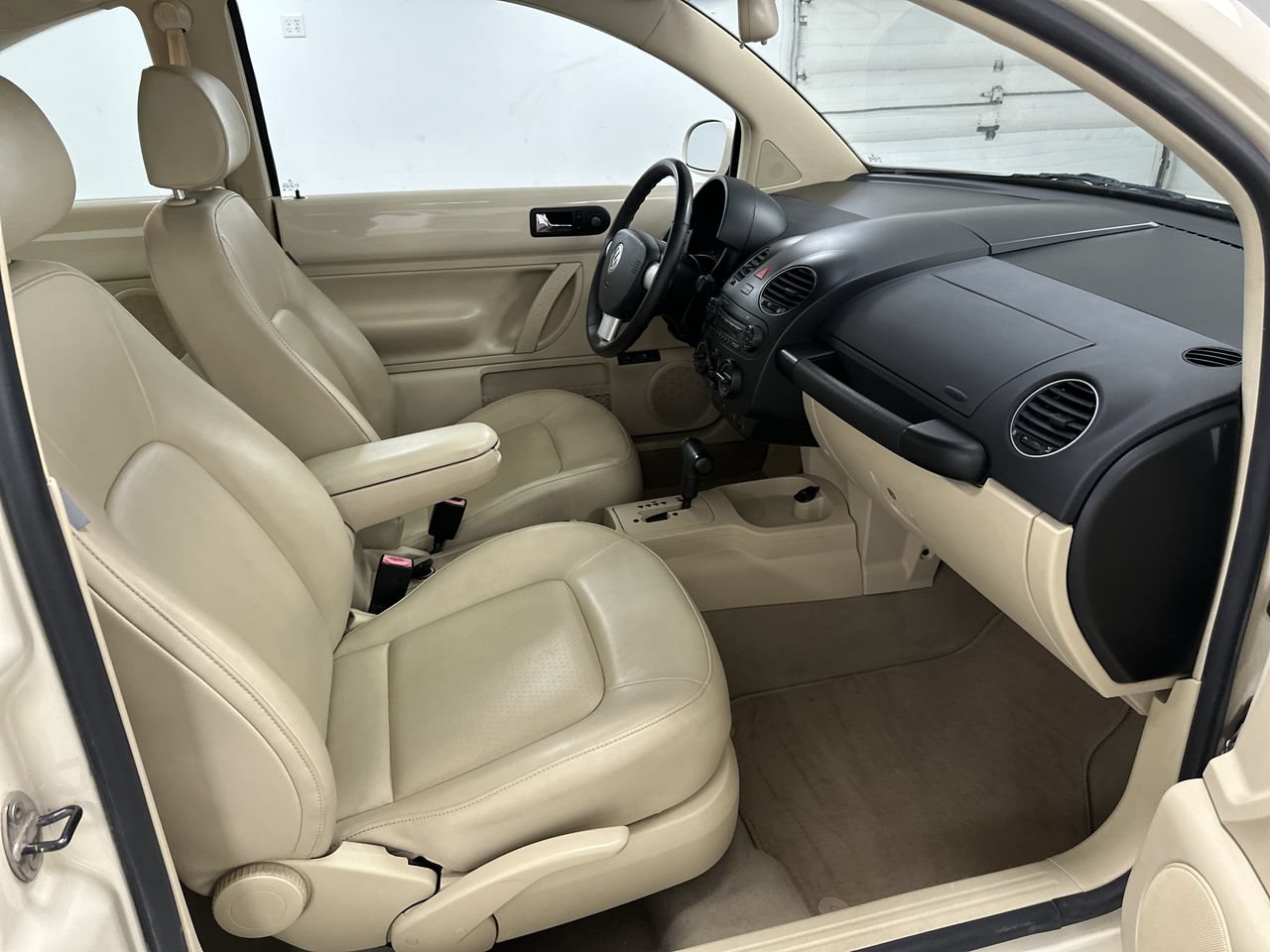 Used 2009 Volkswagen Beetle S FWD image 19