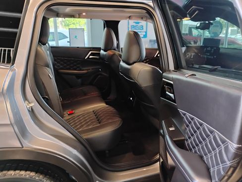 Used 2023 Mitsubishi Outlander SEL image 69