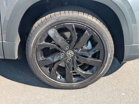 Used 2022 Volkswagen Taos SE w/ Panoramic Sunroof Package image 11