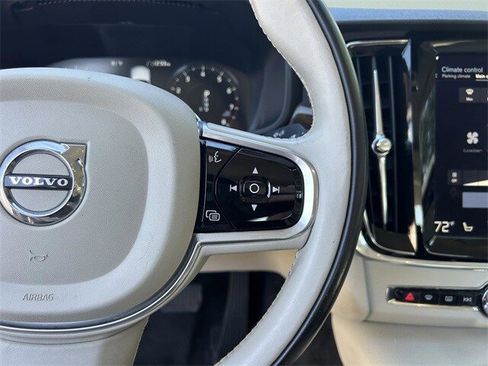 Used 2017 Volvo S90 T6 Momentum w/ Vision Package image 30